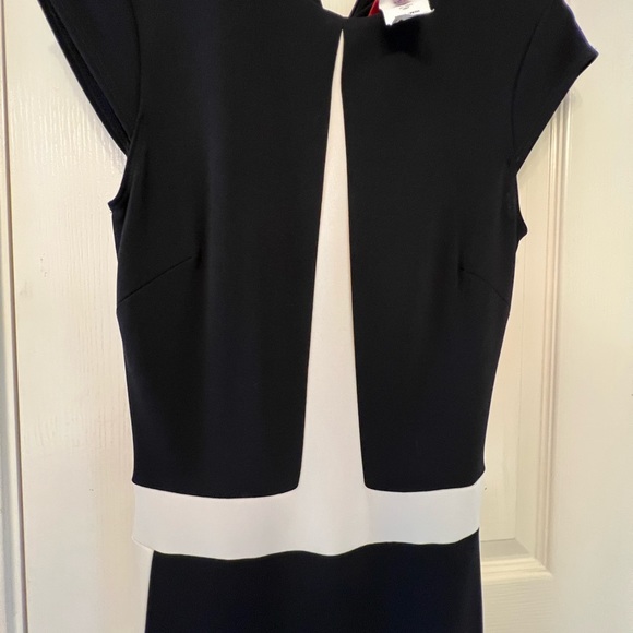 Sleek and modern small A.B.S. dress in excellent condition - Picture 4 of 5